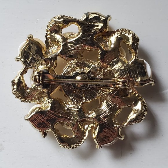 VINTAGE BROOCH PIN Round With Cream color accents - Picture 3 of 4